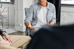 a therapist demonstrating how to help someone with cocaine addiction in therapy group